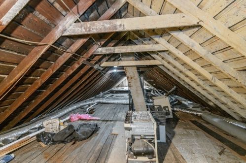 2102 Roscoe St, Chicago IL 60618-5819 exterior