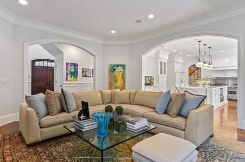 33 Sarles St, Armonk NY 10504-1229 exterior