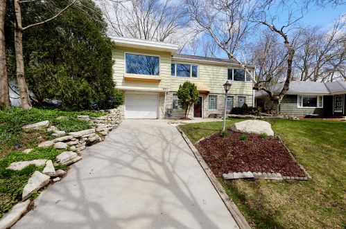 9310 Park Hill Ave, Milwaukee, WI 53226-4416