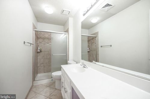 42 Hamilton Lk Dr, Trenton NJ 08619-3437 exterior