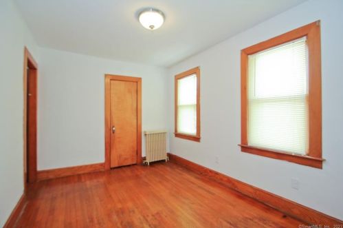 111 Spg St, Windsor Locks CT 06096-2208 exterior