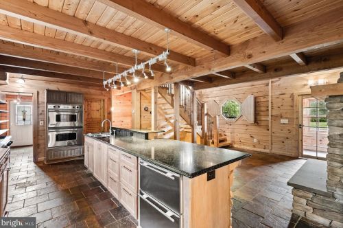 3432 Memorial St, Alexandria VA 22306-1548 exterior