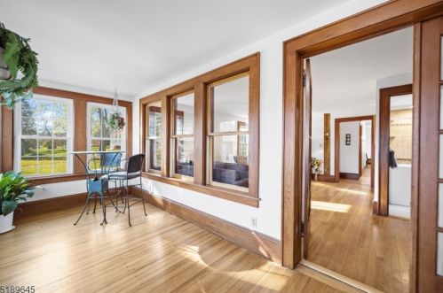 54 Main St, Clinton NJ 08809-1250 exterior