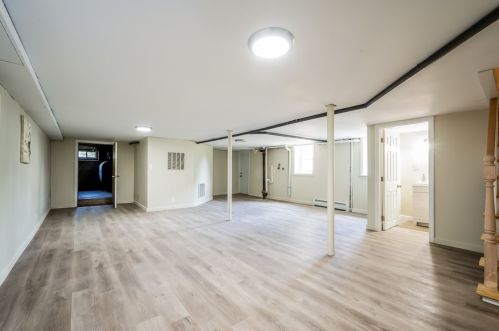 30 Locust Ave, Worcester MA  01604-6020 exterior