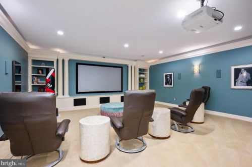 6421 Divine St, Mc Lean VA 22101-4702 exterior