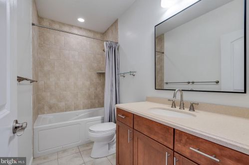 522 Carpenter St, Philadelphia PA 19147-4033 exterior