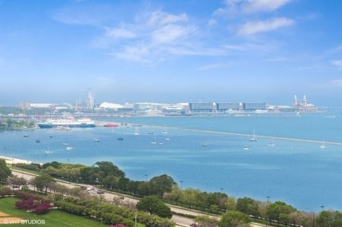 233 13th St, Chicago IL  60605-3237 exterior