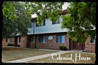 910 Bridgit Ln, Cedar Rapids, IA 52403-4588