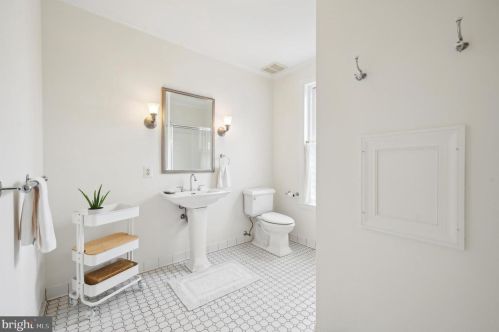 852 24 St, Philadelphia PA 19130-1913 exterior