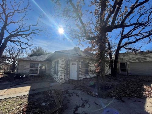 1023 Oak Dr, Denison TX  75020-1222 exterior