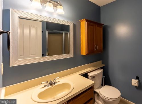 306 Foxcroft Cir, Limerick PA 19468-1538 exterior