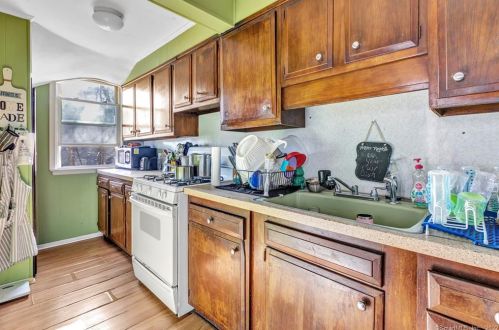 6 Cottage St, Derby CT 06418-1503 exterior