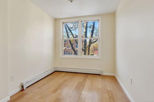 4256 Byron Ave, Bronx NY 10466-1516 exterior