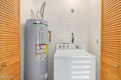 1430 53 Ave, Phoenix AZ 85043-1747 exterior