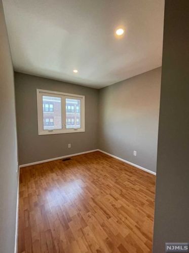 74 Grant Ave, Dumont NJ 07628-1606 exterior