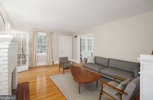 400 Beechwood Ave, Tavistock NJ 08033-1105 exterior