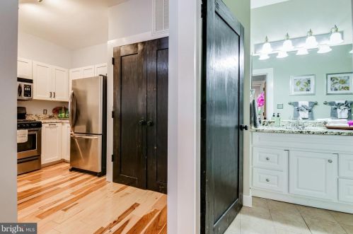 4656 Lambert Dr, Alexandria VA 22311-4942 exterior