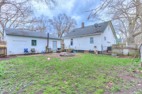 528 Creston St, Meskegon MI 49442-2262 exterior