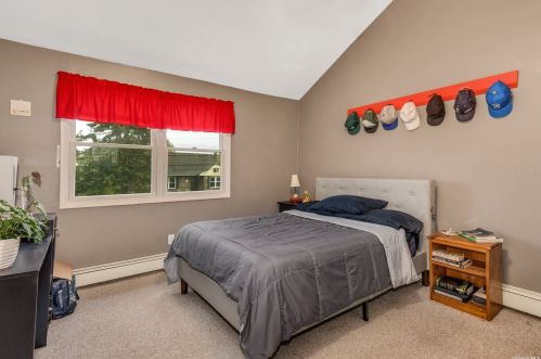 25 Dawson St, Huntington Station NY 11746-4021 exterior