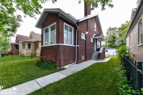 1224 69th St, Chicago, IL 60637-4706