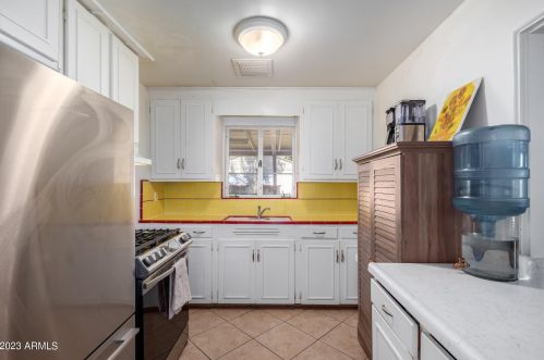 7047 23 Dr, Phoenix AZ 85085-8711 exterior