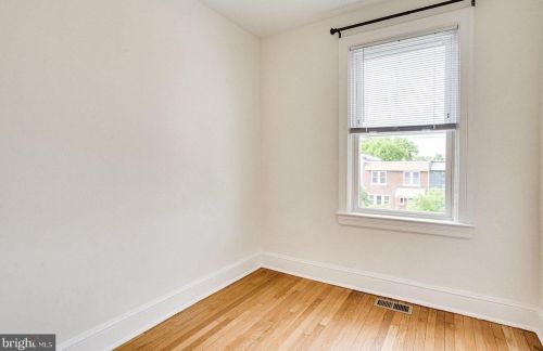 1839 A St, Washington DC 20003-1521 exterior