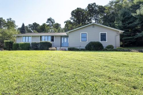 9 Ernella Dr, Belvidere NJ  07823-2703 exterior