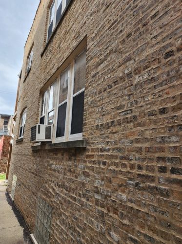 8030 Eberhart Ave, Chicago IL 60637-2484 exterior