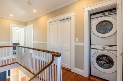 12 Goldsmith St, Providence RI 02906-4808 exterior