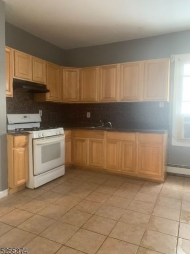 76 4th St, Paterson NJ  07522-1359 exterior