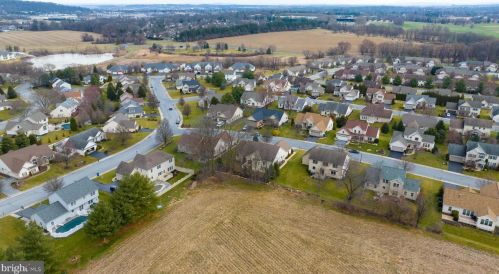 107 Kilgannon Ln, Lancaster PA 17603-9050 exterior