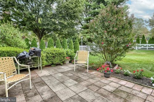 2005 Chapel Frg Dr, Lancaster PA 17601-1654 exterior