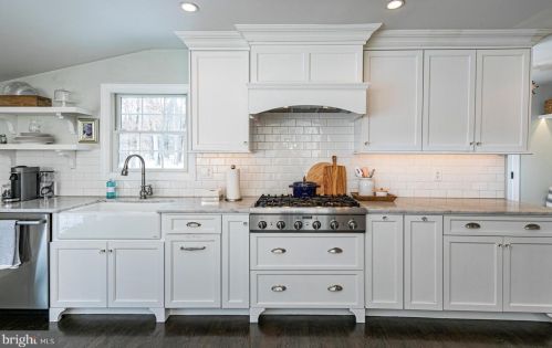 6 Alta Vista Dr, Princeton NJ 08540-7429 exterior