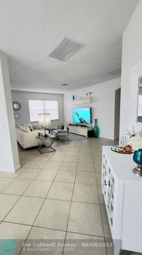 1807 Jamesport Dr, Fort Pierce FL 34953-4599 exterior