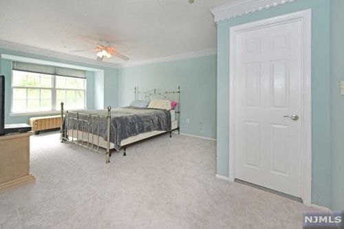 1037 Cambridge Ct, Mahwah NJ 07430-3249 exterior