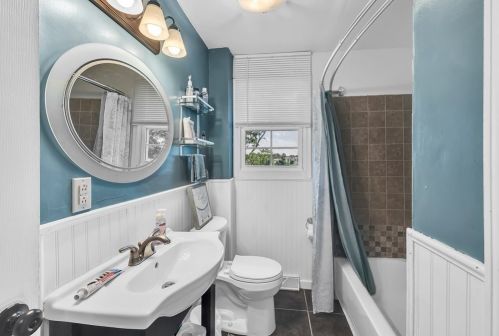 63 Glenmore St, Springfield MA 01129-1064 exterior