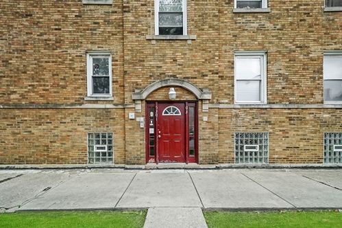 5301 Le Moyne St, Chicago, IL 60651-1329