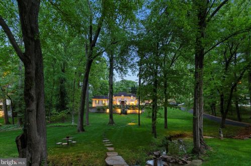 8751 Brook Rd, Mc Lean VA  22102-1507 exterior