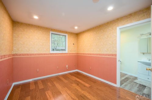 55 Oliver Ave, Edison NJ 08820-3122 exterior