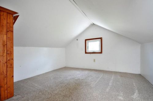 184 St, Windsor CT 06095-2412 exterior