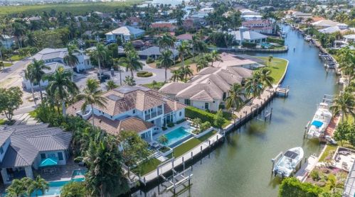 1501 Bluefin Ct, Naples FL 34102-1576 exterior