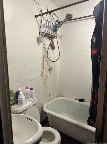 260 Grove St, New Britain CT 06053-3762 exterior