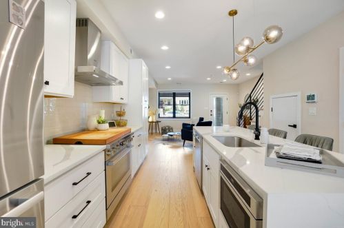 1733 Independence Ave, Washington DC  20003-1637 exterior