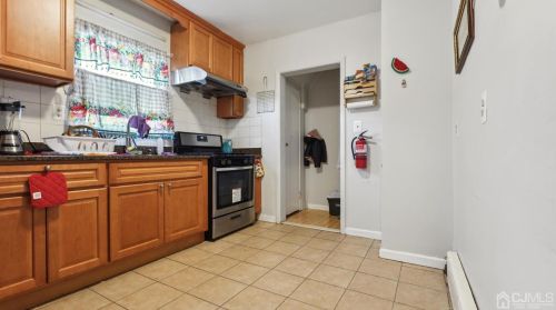 47 Fayette St, Edison NJ  08817-4317 exterior