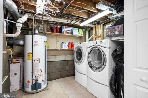 50 Crestwood Dr, Trenton NJ 08690-1938 exterior