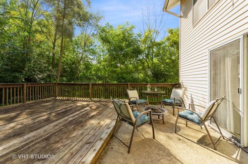 7515 Hickory Grv, Bull Valley IL 60097-8698 exterior