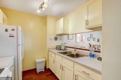 1181 Edgcumbe Rd, Saint Paul, MN 55105-2831