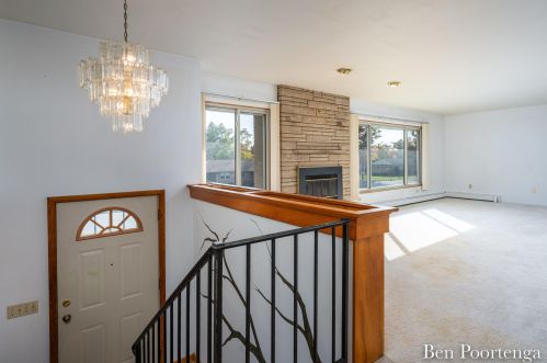 1451 Sweet St, Grand Rapids MI 49505-5425 exterior