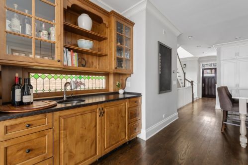 2111 Grace St, Chicago IL 60618-4901 exterior