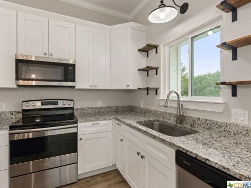 141 Lakeview, Spring Branch TX 78070-5398 exterior